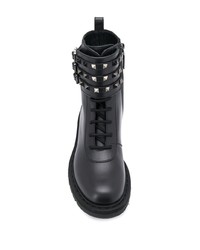 schwarze beschlagene flache Stiefel mit einer Schnürung aus Leder von Valentino