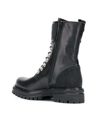 schwarze beschlagene flache Stiefel mit einer Schnürung aus Leder von Albano