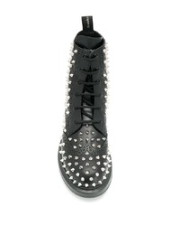 schwarze beschlagene flache Stiefel mit einer Schnürung aus Leder von Alexander McQueen