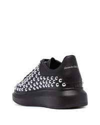 schwarze beschlagene Leder niedrige Sneakers von Alexander McQueen