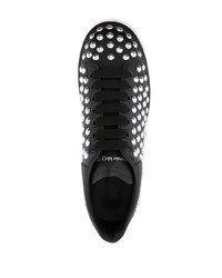 schwarze beschlagene Leder niedrige Sneakers von Alexander McQueen