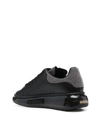 schwarze beschlagene Leder niedrige Sneakers von Alexander McQueen