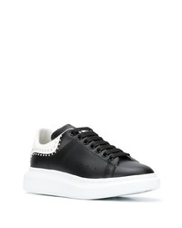 schwarze beschlagene Leder niedrige Sneakers von Alexander McQueen