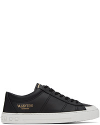 schwarze beschlagene Leder niedrige Sneakers von Valentino Garavani