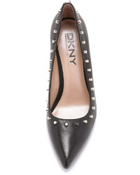 schwarze beschlagene Leder Pumps von DKNY