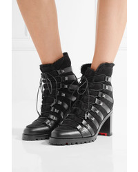 schwarze beschlagene Lederstiefel von Christian Louboutin