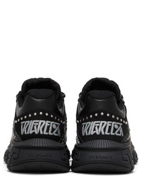 schwarze beschlagene Segeltuch niedrige Sneakers von Versace