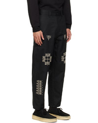 schwarze bestickte Chinohose von Adish