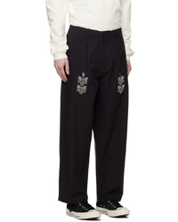 schwarze bestickte Chinohose von Adish