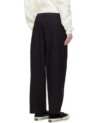 schwarze bestickte Chinohose von Adish