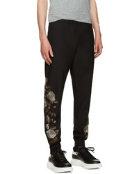 schwarze bestickte Jogginghose von Alexander McQueen