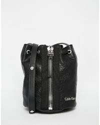 schwarze Beuteltasche von Calvin Klein