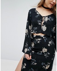 schwarze Bluse mit Blumenmuster von Pull&Bear