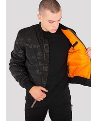 schwarze Bomberjacke von Alpha Industries