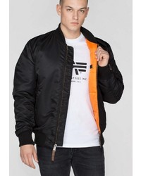 schwarze Bomberjacke von Alpha Industries