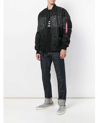 schwarze Bomberjacke von Alpha Industries