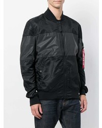 schwarze Bomberjacke von Alpha Industries