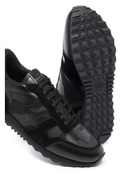 schwarze Camouflage Leder Sportschuhe von Valentino Garavani