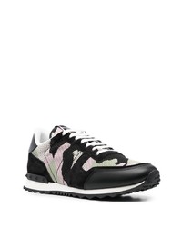 schwarze Camouflage Sportschuhe von Valentino Garavani