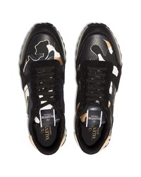 schwarze Camouflage Sportschuhe von Valentino Garavani