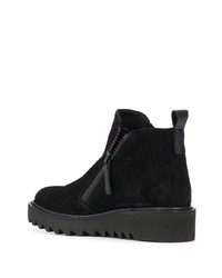 schwarze Chelsea Boots aus Wildleder von Giuseppe Zanotti