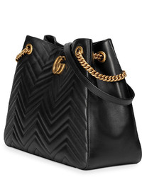 schwarze Taschen mit Chevron-Muster von Gucci