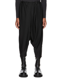 schwarze Chinohose von 132 5. ISSEY MIYAKE