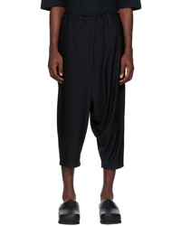 schwarze Chinohose von 132 5. ISSEY MIYAKE