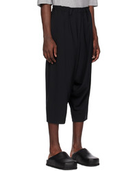 schwarze Chinohose von 132 5. ISSEY MIYAKE