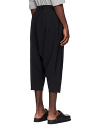 schwarze Chinohose von 132 5. ISSEY MIYAKE