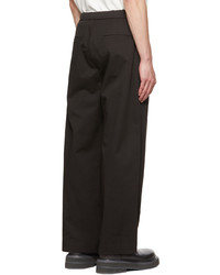 schwarze Chinohose von AMOMENTO