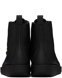 schwarze Chukka-Stiefel aus Leder von At.Kollektive