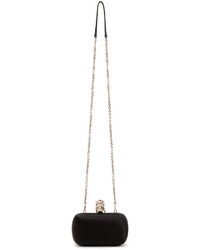 schwarze Clutch von Alexander McQueen