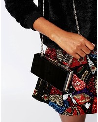 schwarze Clutch von Love Moschino