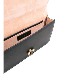 schwarze Clutch von Alexander McQueen