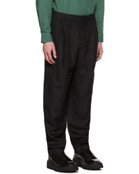 schwarze Cord Chinohose von AMOMENTO