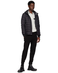 schwarze Daunenjacke von Moncler