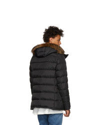 schwarze Daunenjacke von Moncler