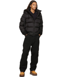 schwarze Daunenjacke von Moncler