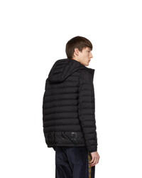 schwarze Daunenjacke von Moncler