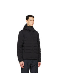 schwarze Daunenjacke von Moncler