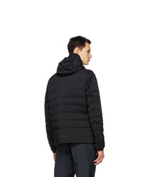 schwarze Daunenjacke von Moncler