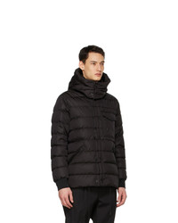 schwarze Daunenjacke von Moncler