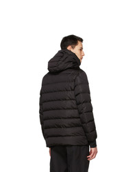 schwarze Daunenjacke von Moncler