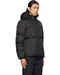 schwarze Daunenjacke von Moncler