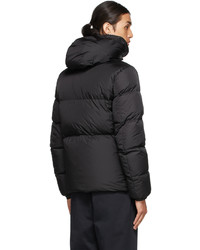 schwarze Daunenjacke von Moncler