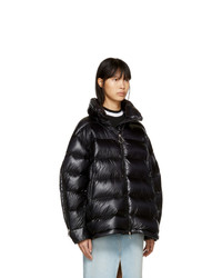 schwarze Daunenjacke von Moncler