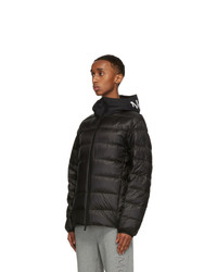 schwarze Daunenjacke von Moncler