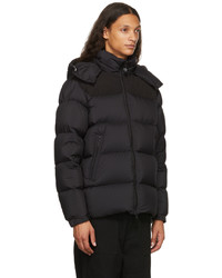 schwarze Daunenjacke von Moncler