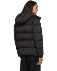 schwarze Daunenjacke von Moncler